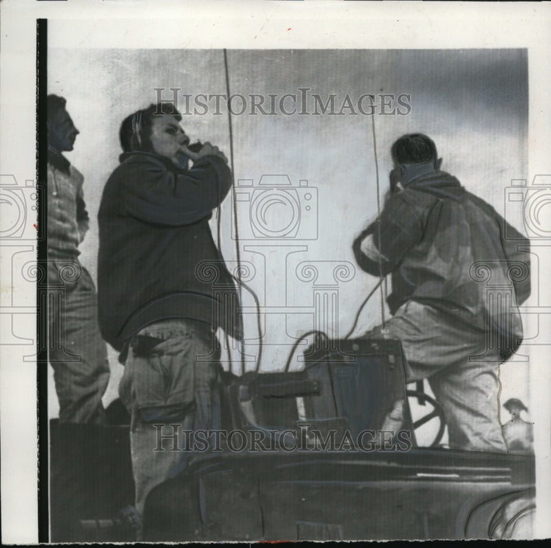 Load image into Gallery viewer, 1956 Press Photo Israeli Radio Operators in Tel-Aviv during Egyptian Advance

