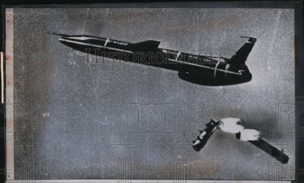 1956 Press Photo U.S. Air Force Northrop Snark Points Nose Toward Distant Target