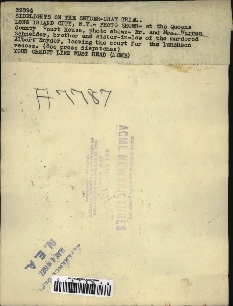 1927 Press Photo Mr & Mrs Warren Schneider leave court for trial recess