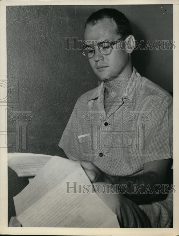 1954 Press Photo Sam Sheppard in prison cell for murder charges - nem35577- Historic Images