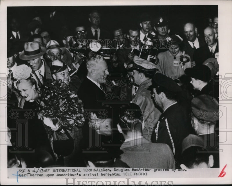 Load image into Gallery viewer, 1951 Press Photo Gen Douglas MacArthur greeted by Gov Earl Warren in CA
