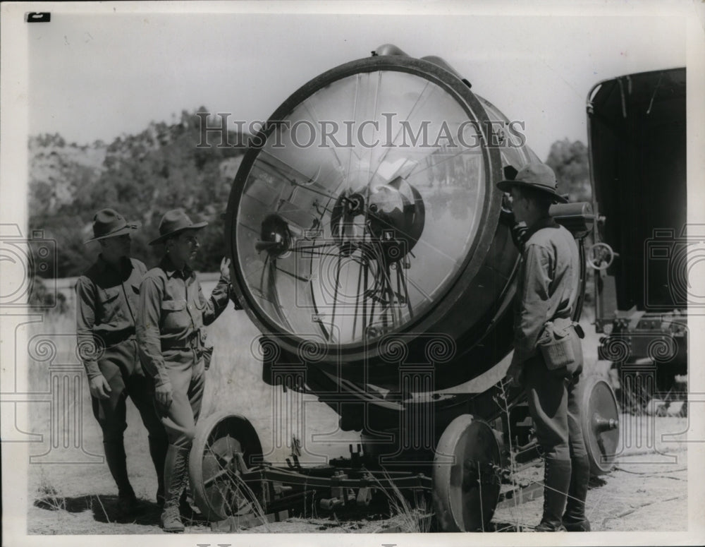 1937 Press Photo 800 million candlepower search lights used on West Coast