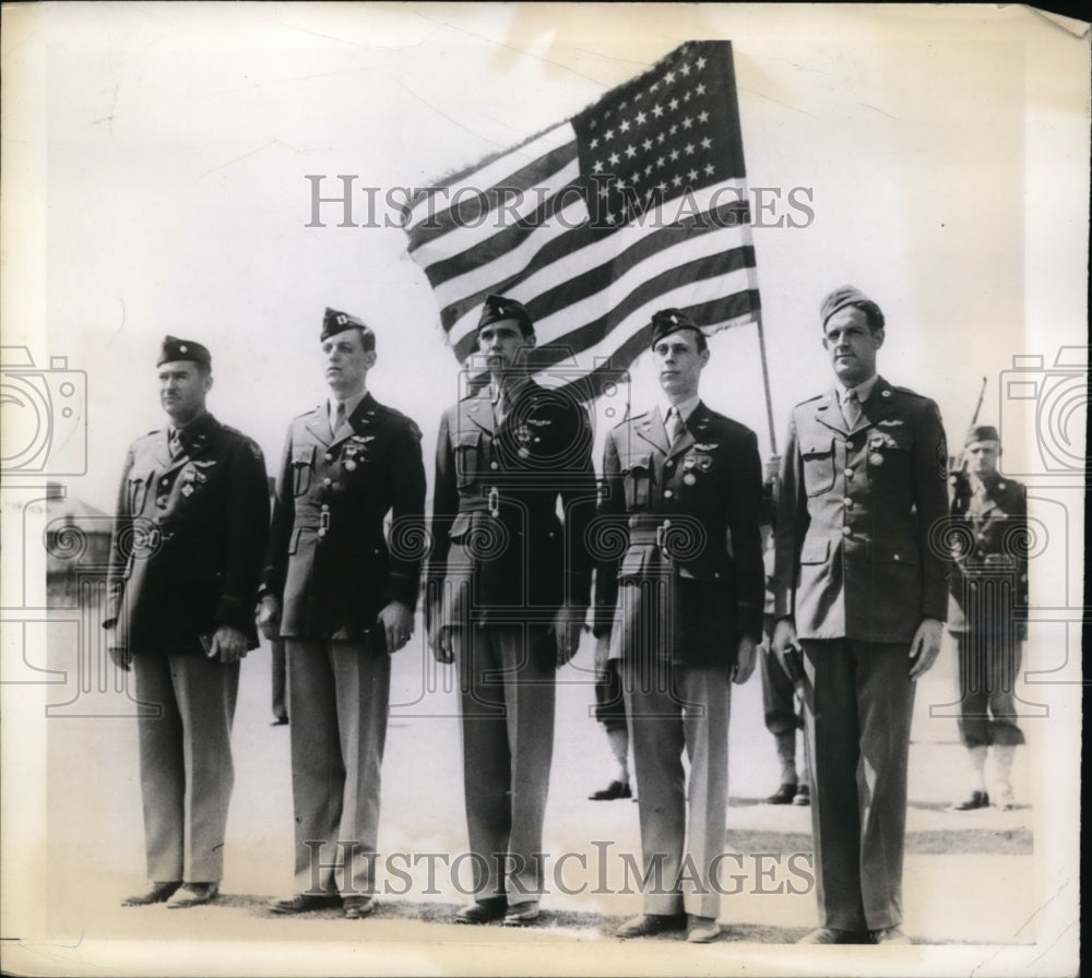 1943 Press Photo Awards Presented to Members of 8th AAF Mady by J.F. Miller- Historic Images