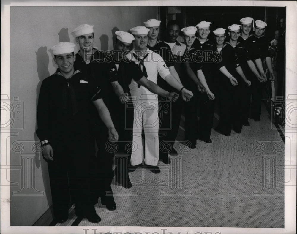 1950 Press Photo Shipmates Respond to SOS Hospital's Blood Bank - nem36130