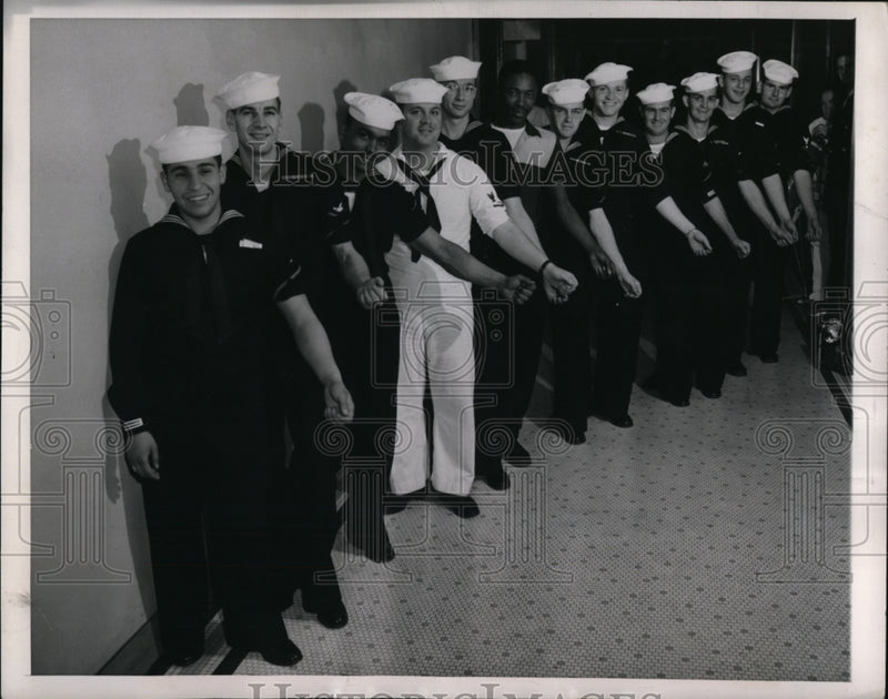 Load image into Gallery viewer, 1950 Press Photo Shipmates Respond to SOS Hospital's Blood Bank - nem36130
