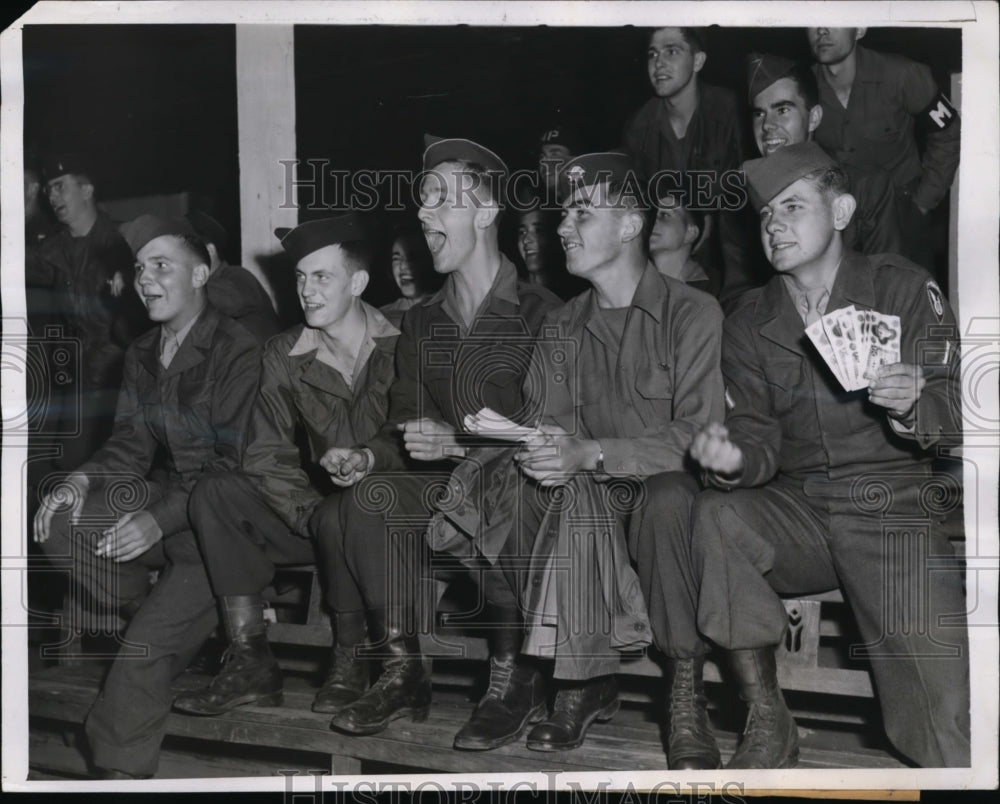 1946 Press Photo US Army GIs at Sapporo Race Meet in Hokkaido, Japan - nem36216