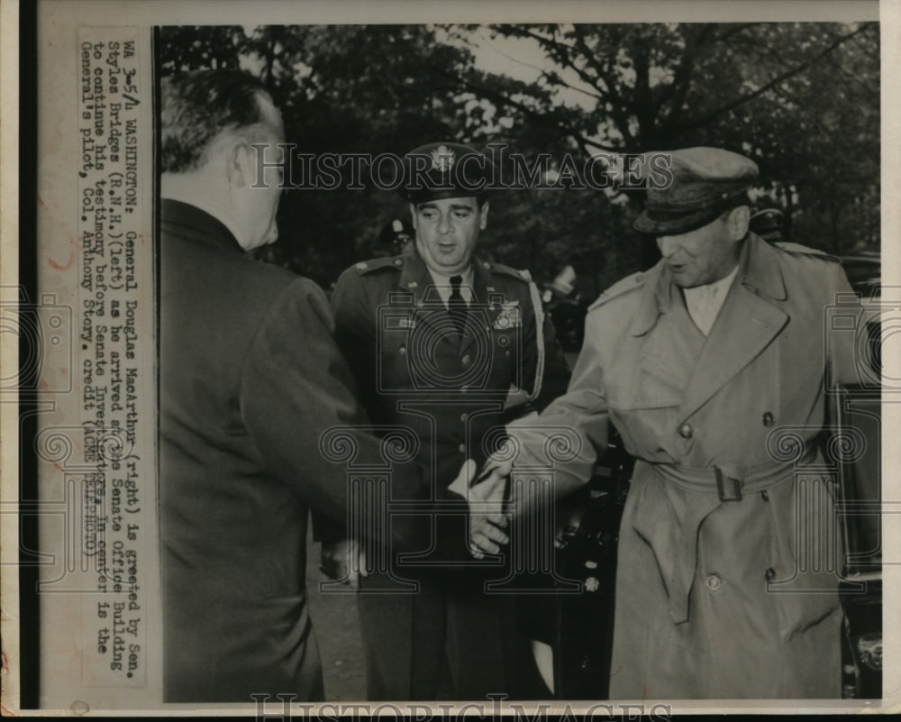 1951 Press Photo Gen MacArthur Greeted by Senator Styles Bridges Upon Arrival