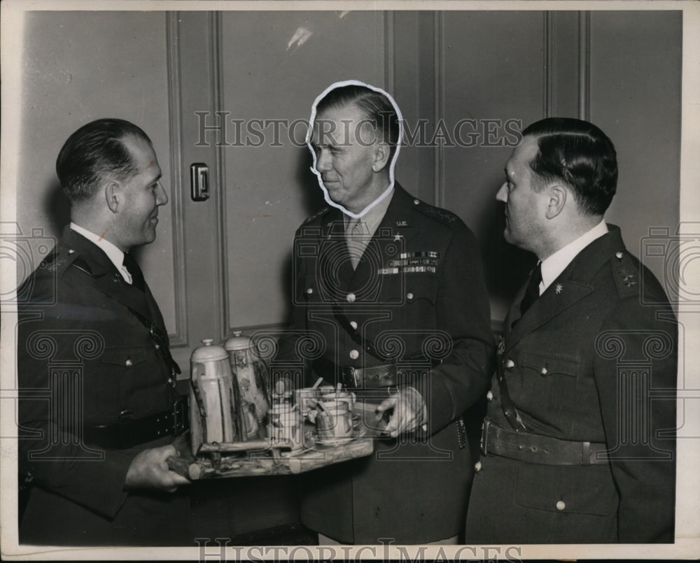 1940 Press Photo Gen George Marshall Presents with Costa Rican Coffee Set
