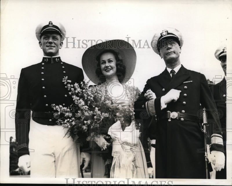 Load image into Gallery viewer, 1939 Press Photo Annapolis MD Midshipman Ben C Jarvis, at June Week ceremony
