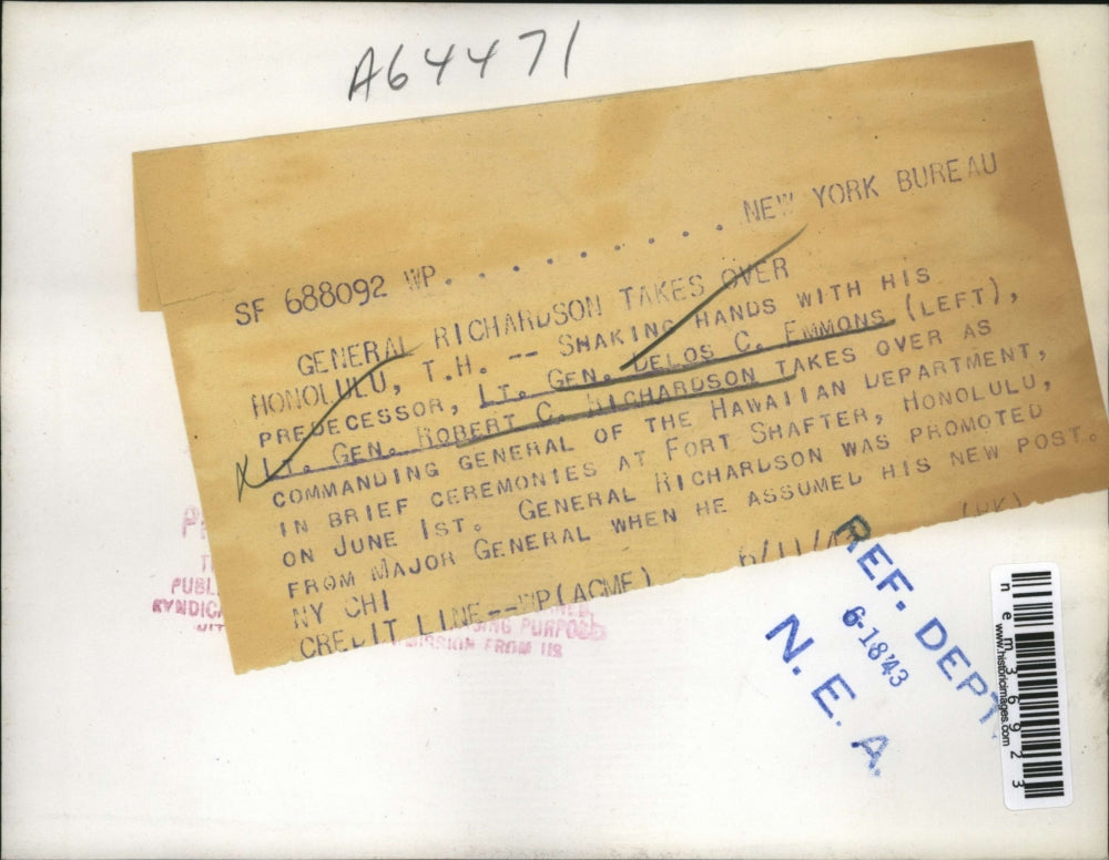 1943 Press Photo Honolulu HI Lt Gen Delos Emmons greets Lt Gen RC Richardson