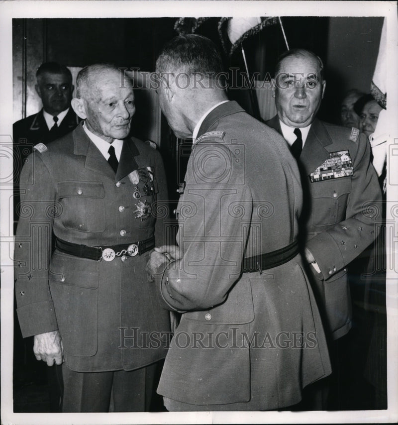 Load image into Gallery viewer, 1957 Press Photo Paris Gen Maxime Weygaud, Gen Henri Zeller &amp; Marshal Juin
