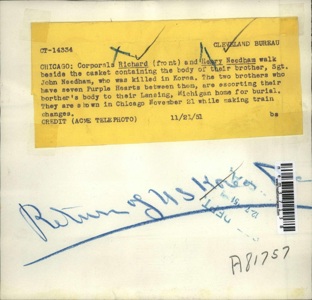 1951 Press Photo Chicago Cpls Richard & Henry Needham & casket of brother John