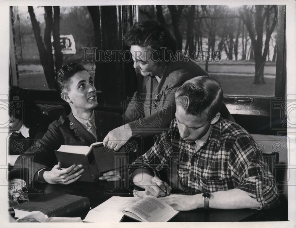 1944 Press Photo Indianapolis Pfc Richard Huber discharged from Marines