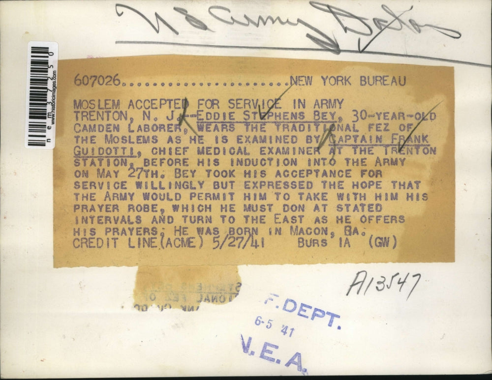 1941 Press Photo Trenton NJ Ed Stephens Bey Army medical check for service