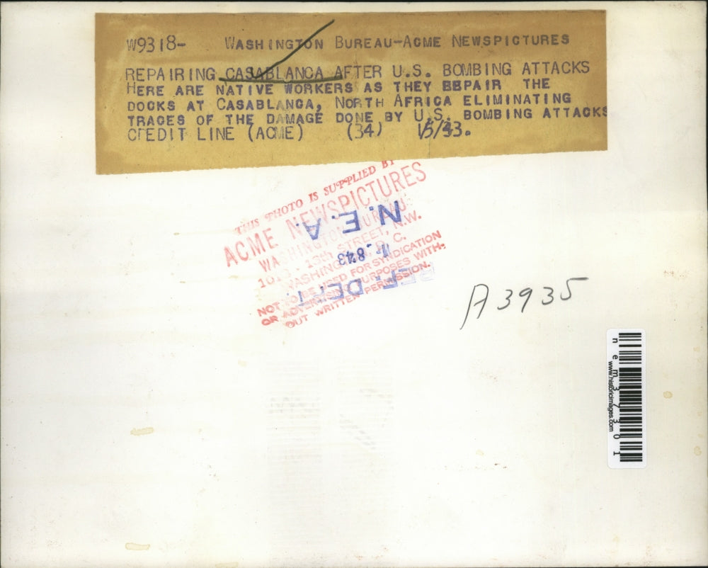 1943 Press Photo Native Workers Repair Casablanca After U.S. Bombing Attacks