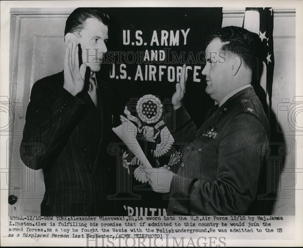 1951 Press Photo Alexander Miorowski swork in to US Air Force - nem37543