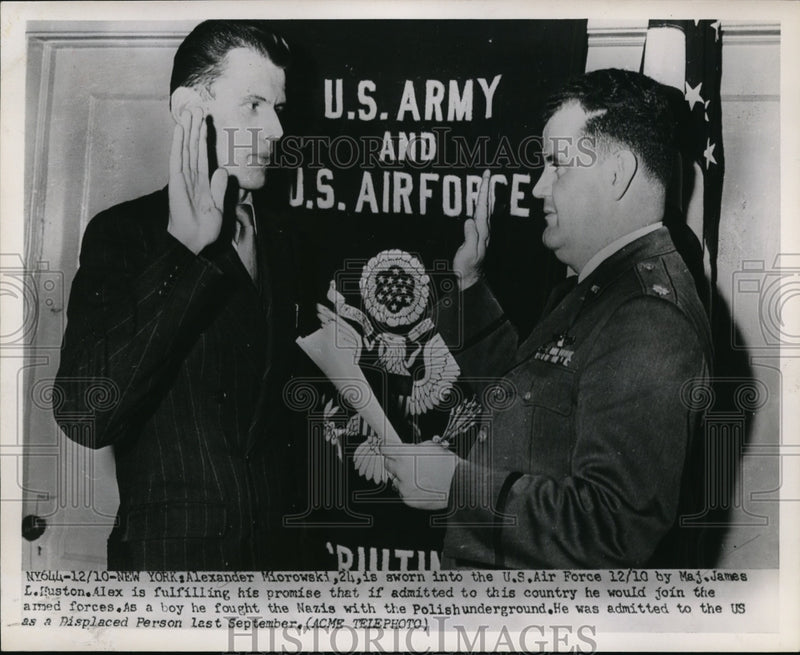Load image into Gallery viewer, 1951 Press Photo Alexander Miorowski swork in to US Air Force - nem37543
