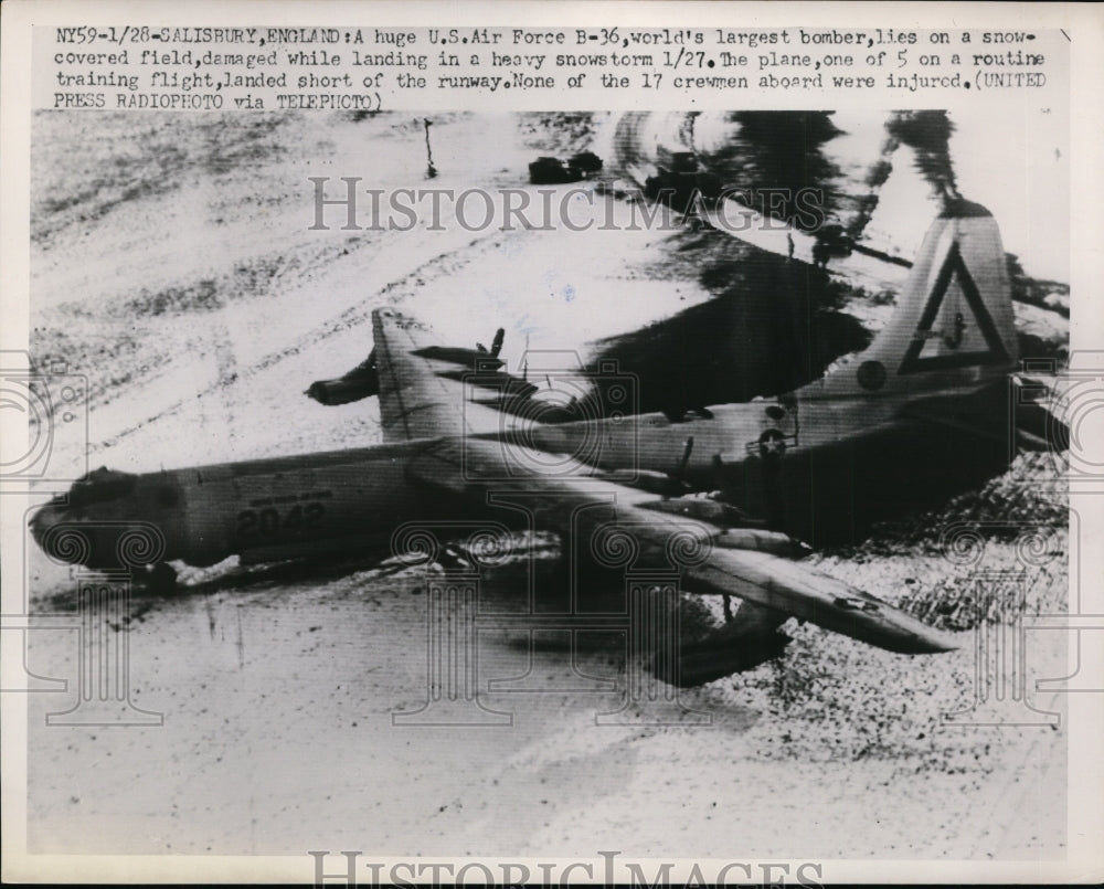 1952 Press Photo Salisbury England USAF B-36 damaged during a landiing