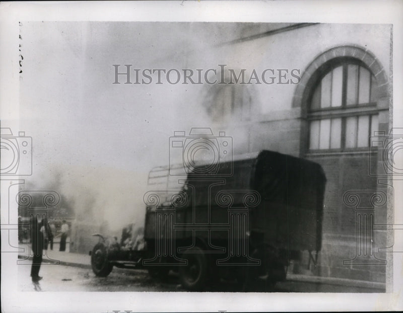 Load image into Gallery viewer, 1935 Press Photo Rioting at Brest France during govt call for reduced wages
