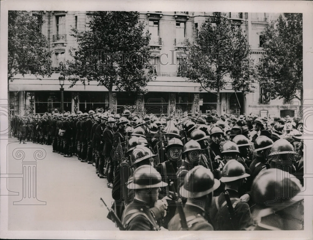 1936 Press Photo Paris France Bastille Day Mobile Guards on Champs Elyssees