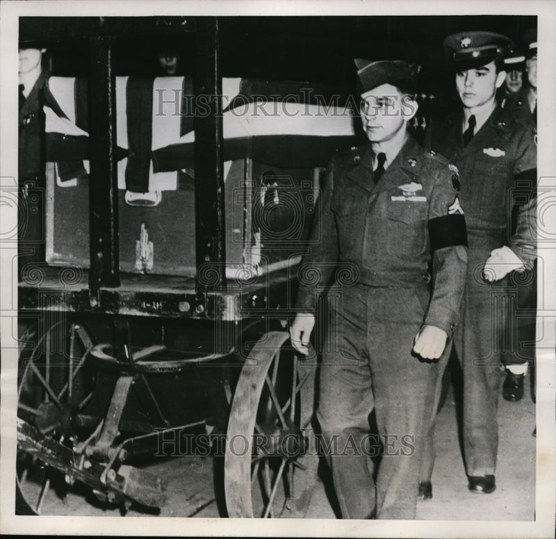 Load image into Gallery viewer, 1951 Press Photo Corp Richard &amp; Henry Needham Walk Beside Their Brothers Coffin
