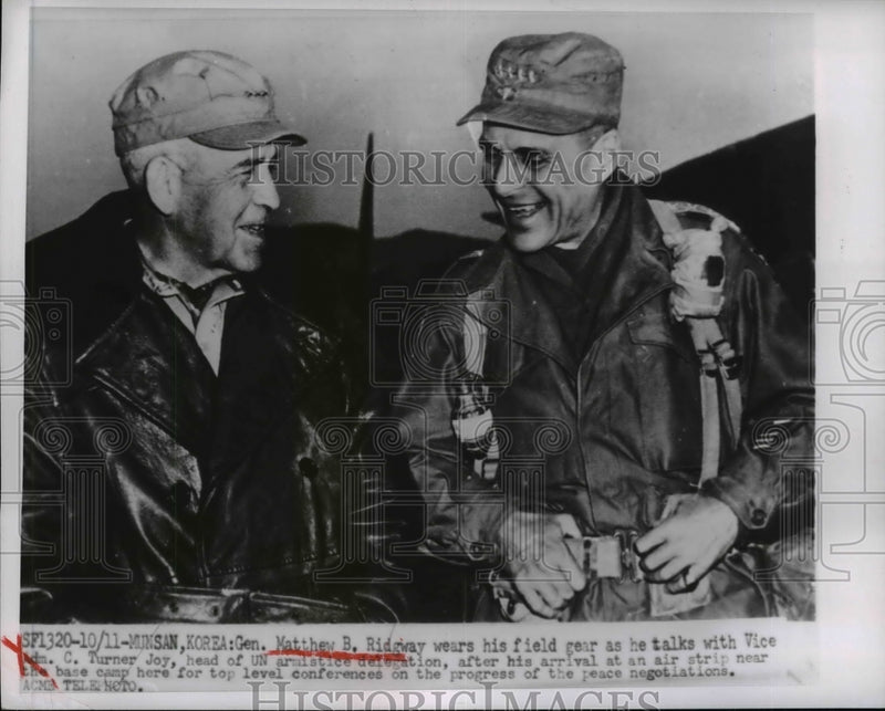 Load image into Gallery viewer, 1951 Press Photo Gen Matthew Ridgway &amp; C Turner Jay at Munsan Air Strip, Korea

