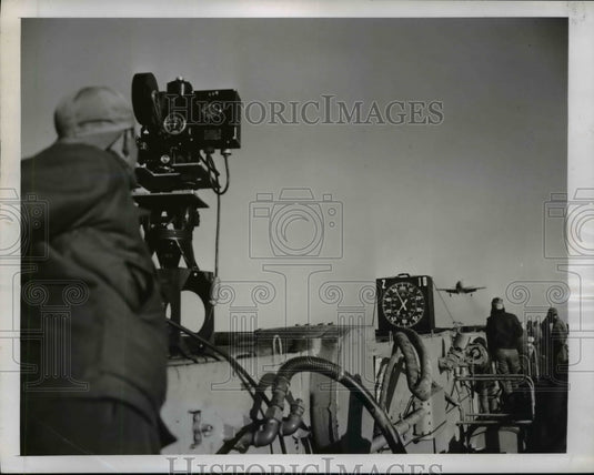 1948 Press Photo USS Boxer FJ-1 "Fury" Plane Landing - nem38501