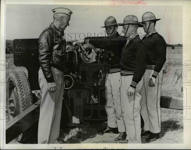 Load image into Gallery viewer, 1941 Press Photo Maj Gen Robert Eichelberger US Military Academy super &amp; cadets
