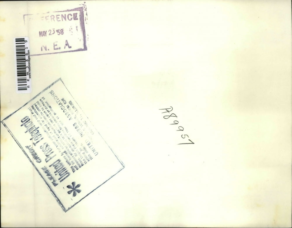 1958 Press Photo Highland's County Sheriff Broward Coker Wipes Michael Sickle