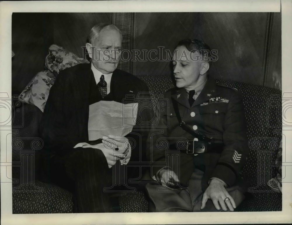 1937 Press Photo General John Pershing greeted by Col James Colling - nem38753
