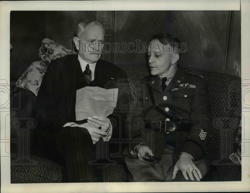 Load image into Gallery viewer, 1937 Press Photo General John Pershing greeted by Col James Colling - nem38753
