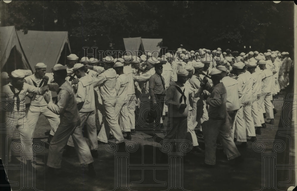 1918 Press Photo US Navy sailors enjoys some sports time at a base - nem38790