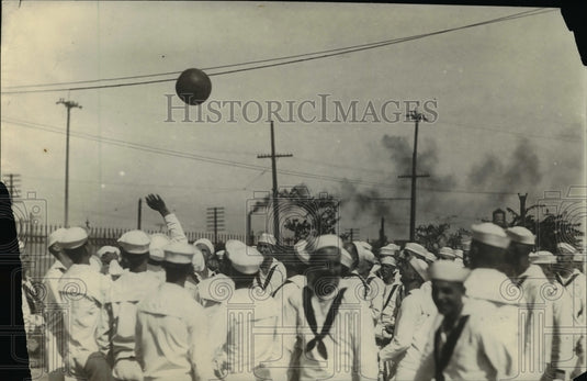 1918 Press Photo US Navy sailors play a ball game at a base - nem38791