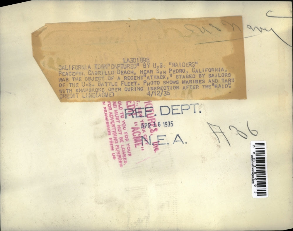 1935 Press Photo Sailors stage attack on Cabrillo Beach in San Pedro CA