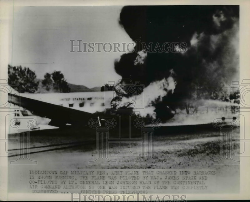 Load image into Gallery viewer, 1952 Press Photo Indiantown Gap Military Res Army plane crash by Lt Gen Johnson
