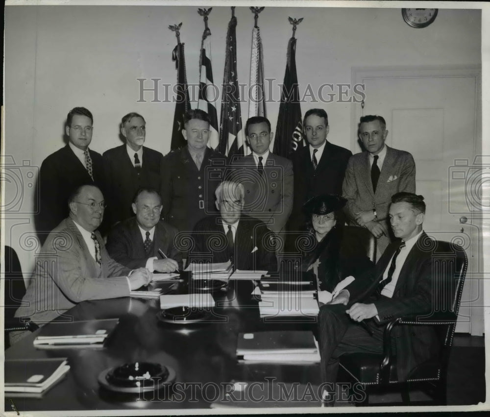 1942 Press Photo Members of 9-Man Commission Representing Government Agencies