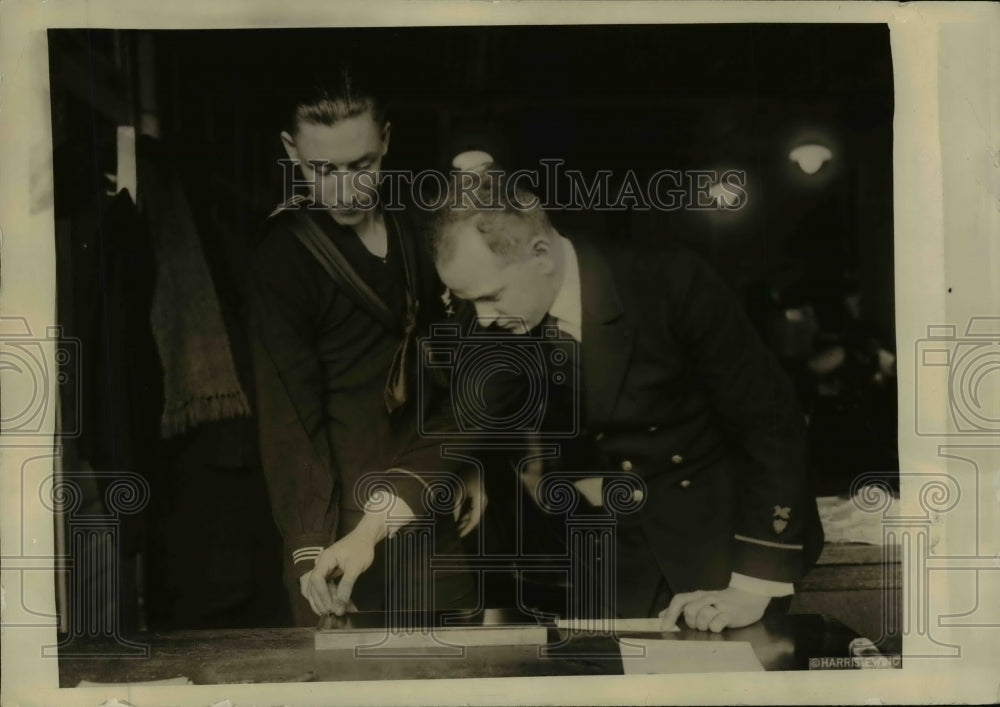 1923 Press Photo Coast Guard Pay clerk John Shaw with new fingerprint ID system