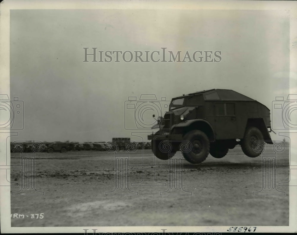 1940 Press Photo Canadian Military Automobile Factory Tractor being Tested
