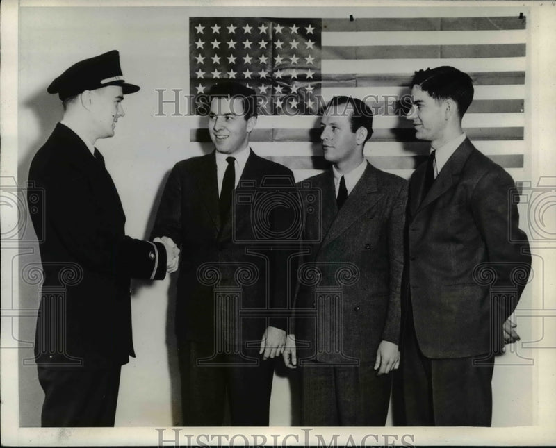Load image into Gallery viewer, 1943 Press Photo John Manning Enlists in US Maritime Licensed Officers School
