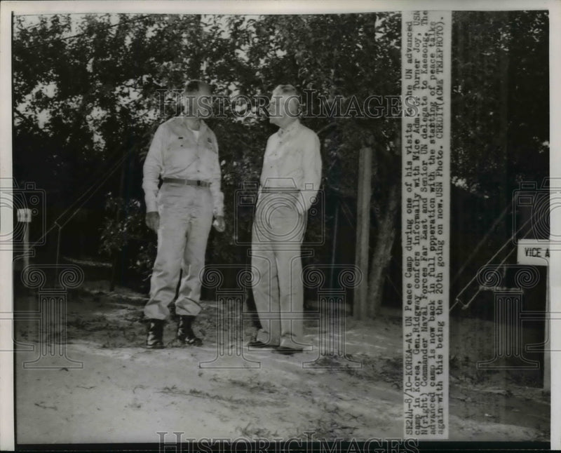 Load image into Gallery viewer, 1951 Press Photo General Matthew B Ridgway Visits U.N. Peace Camp in Korea
