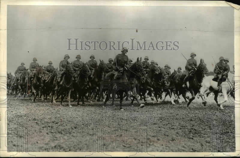 Load image into Gallery viewer, 1936 Press Photo Switzerland's Well Trained Military Force Drills in Maneuvers
