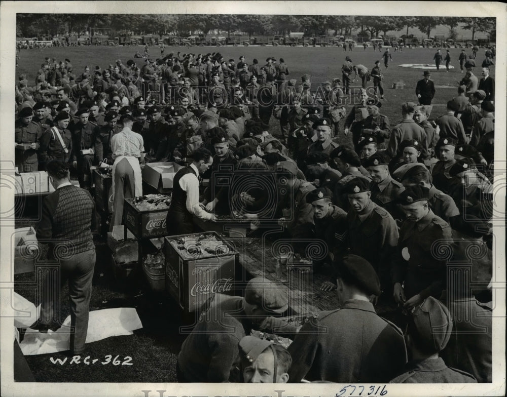 1940 Press Photo Camp Borden Canadian troops on manuevers on Atlantic coast- Historic Images