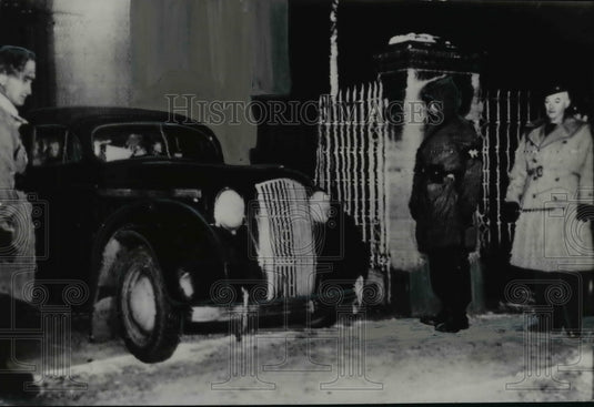 1949 Press Photo Frankfort Germany as Russians are on their way out - nem40440