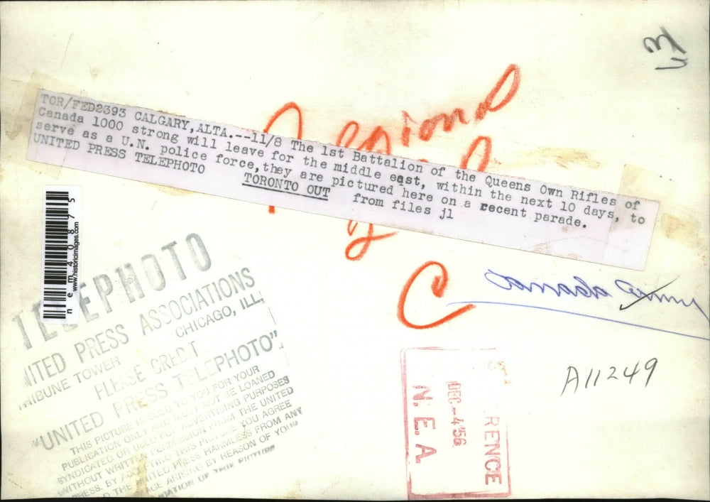 1956 Press Photo 1st Battalion of Queen's Own Rifles Parade in Calgary, Canada