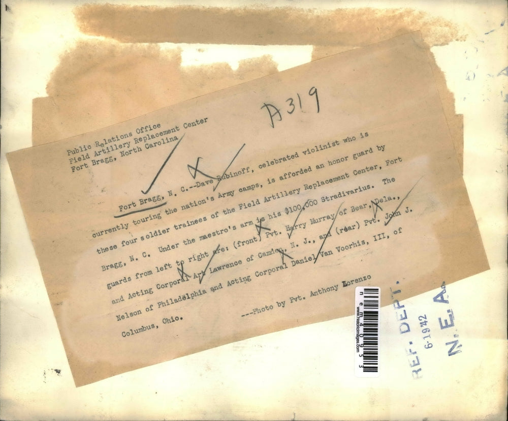 1942 Press Photo Fort Bragg violinist Dave Rubinoff tours Army base - nem40953