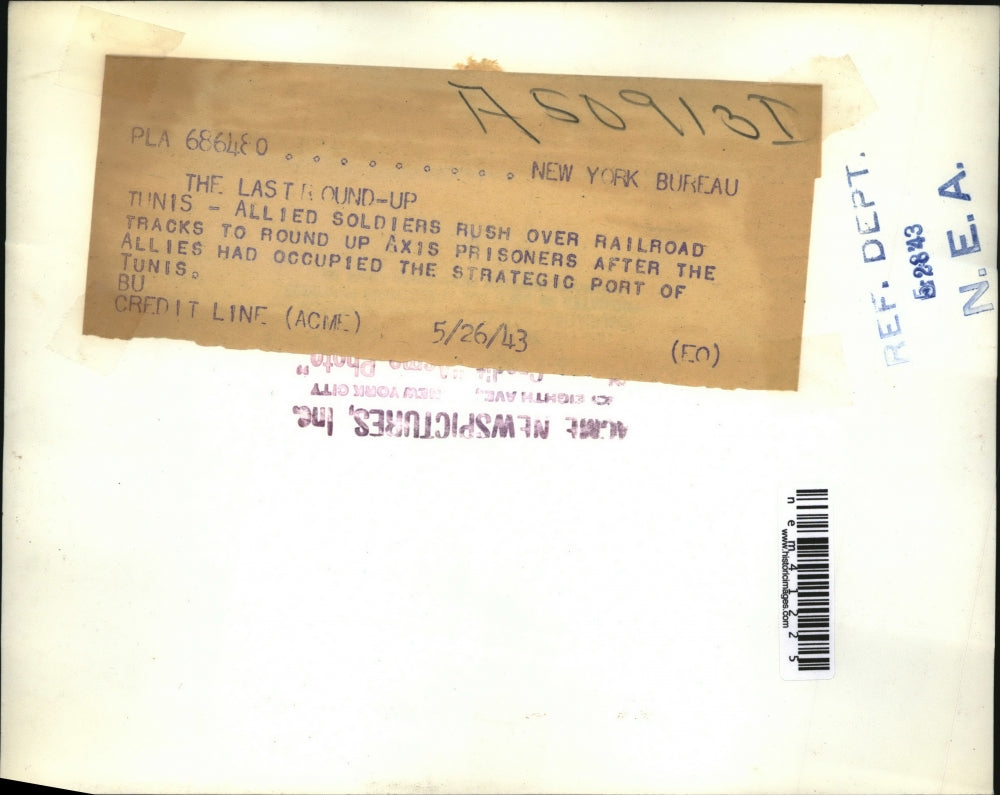 1943 Press Photo Allied Soldiers Rounding up Axis Prisoners, Tunisia - nem41225