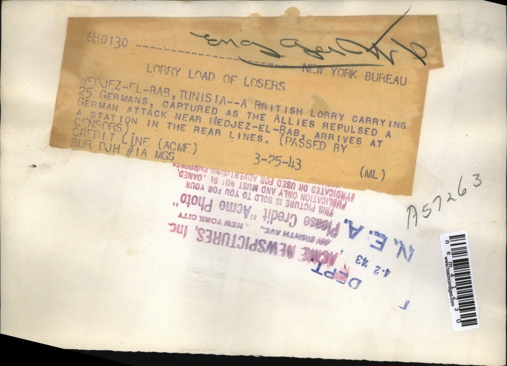1943 Press Photo British lorry carrying German prisoners arrives at station