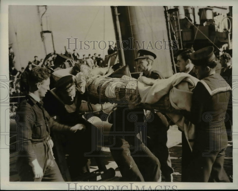 Load image into Gallery viewer, 1940 Press Photo Woman carried from Canadian ship after rescue torpoded boat
