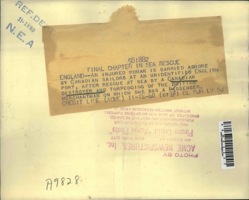 1940 Press Photo Woman carried from Canadian ship after rescue torpoded boat