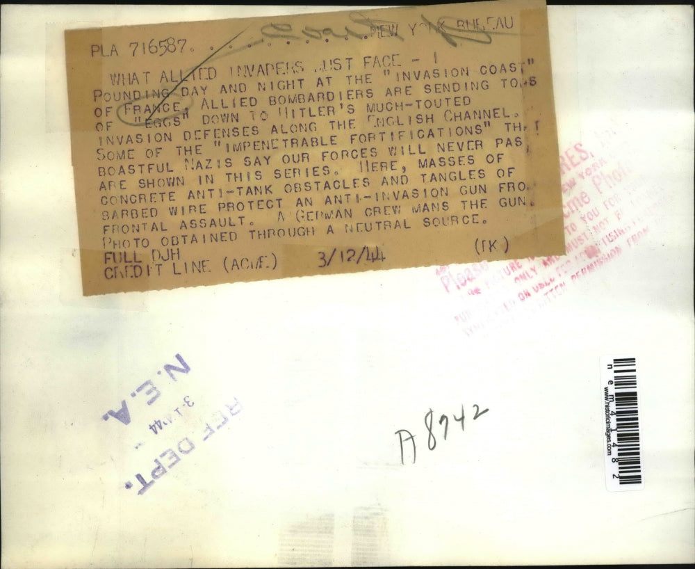 1944 Press Photo Allied bombers pound invasion coast of France at Nazi forts